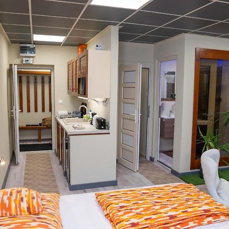 E 14 Aparthotel Berekfürdő Eksteriør bilde