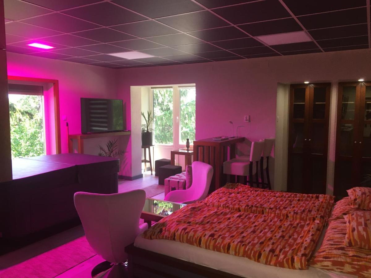 E 14 Aparthotel Berekfürdő Eksteriør bilde
