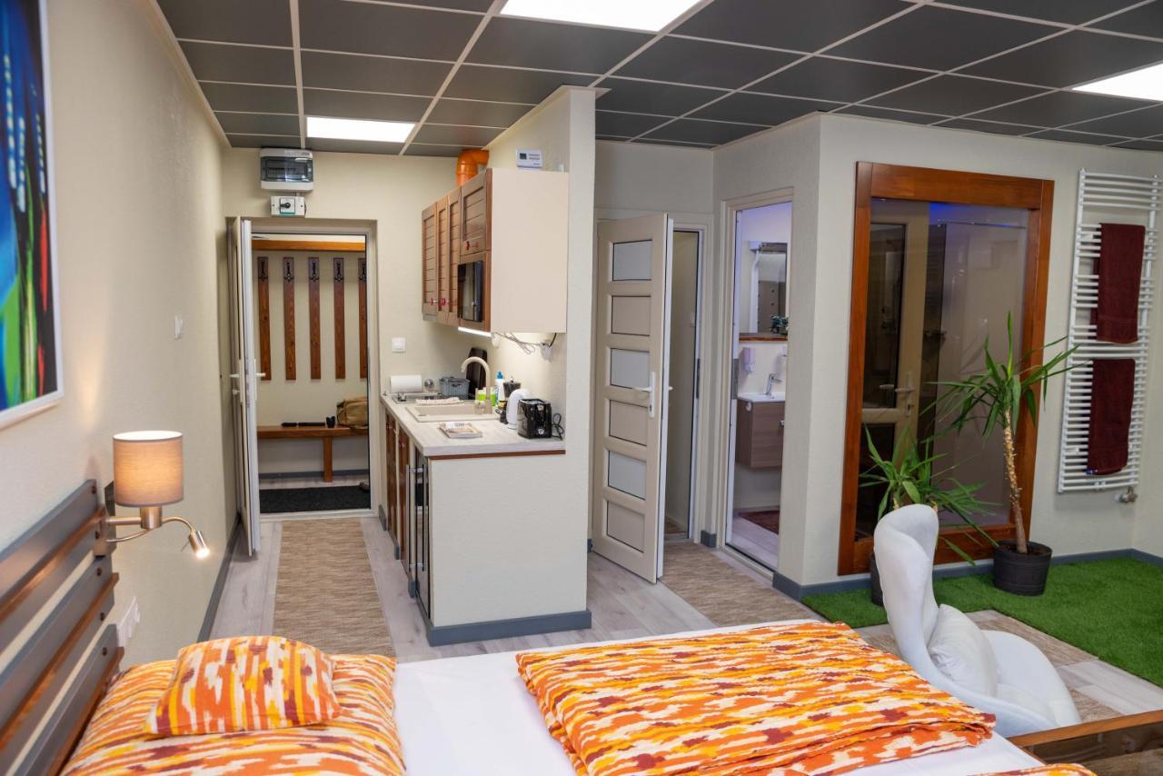 E 14 Aparthotel Berekfürdő Eksteriør bilde