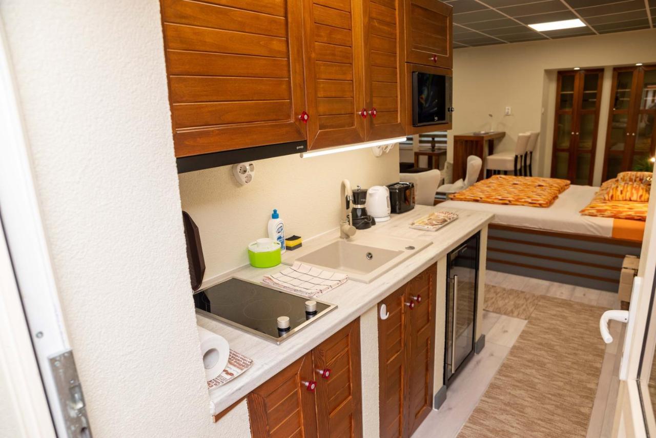 E 14 Aparthotel Berekfürdő Eksteriør bilde