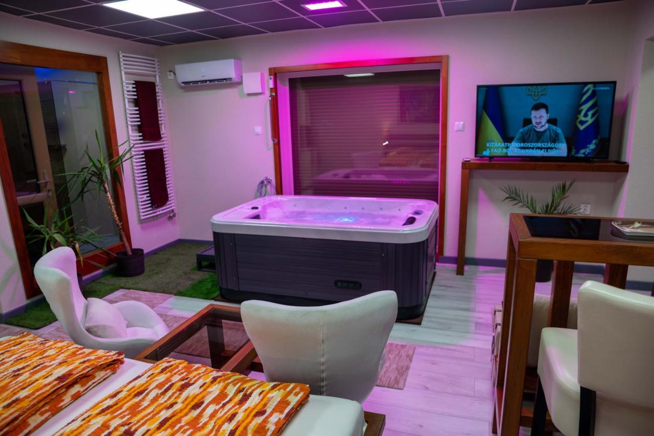 E 14 Aparthotel Berekfürdő Eksteriør bilde